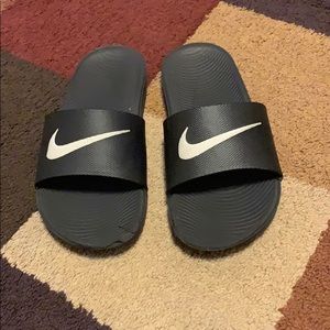 Unisex Preschool size Nike slides